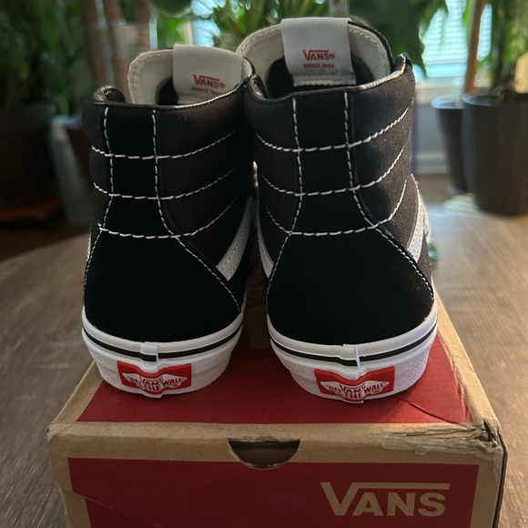 VAN - Picture 4 of 6